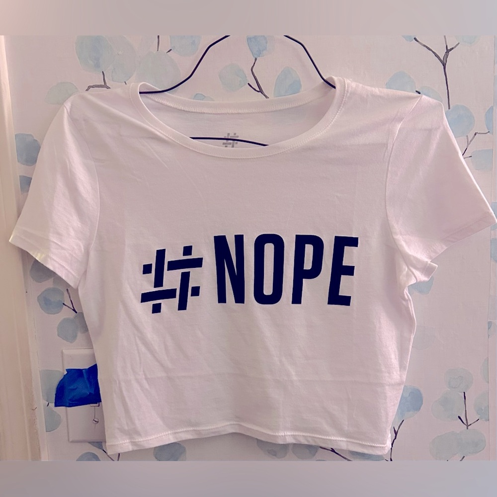 NWOT White Cropped Tee XS/S